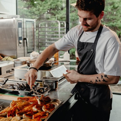 Cuisinier ( horaires en journée ) à Bossimé 